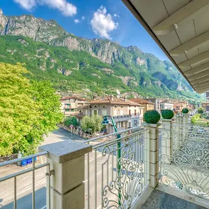 https://villa-liberty-darfo-boario-terme.it-lombardy.com